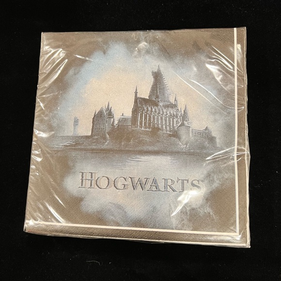 NEW Hogwarts Themed 36 - Pc 2-Ply Luncheon Paper Napkins - Picture 1 of 3